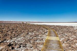 paesaggio di il nascosto baltinache lagune - atacama deserto - chile. foto