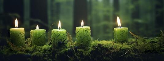 ardente candele su muschio, buio verde sfocato il naturale sfondo. Magia candela. generativo ai foto