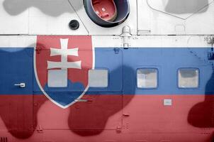 slovacchia bandiera raffigurato su lato parte di militare blindato elicottero avvicinamento. esercito forze aereo concettuale sfondo foto