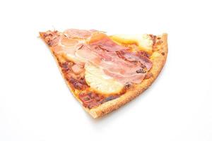 pizza con prosciutto o prosciutto di parma pizza su sfondo bianco foto
