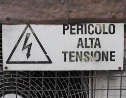 pericolo alta tensione significato segnale alta tensione pericolo foto