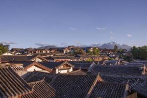 naxi house yulong snow mountain nella città vecchia di lijiang, yunnan china foto