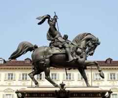 statua equestre a torino, piazza san carlo foto