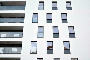 moderno europeo Residenziale appartamento edifici trimestre. astratto architettura, frammento di moderno urbano geometria. foto