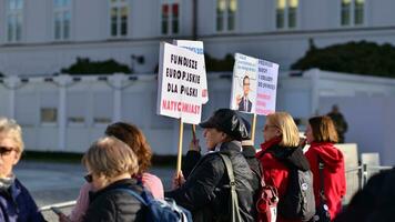 varsavia, Polonia. 24 ottobre 2023. manifestazione di supporto per primo ministro eleggere donald zanna nel davanti di il presidenziale palazzo. foto