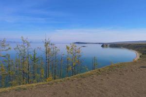 isola del lago baikal olkhon in una giornata di sole, irkutsk russia foto