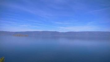 isola del lago baikal olkhon in una giornata di sole, irkutsk russia. foto