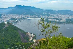 Visualizza a partire dal sugarloaf montagne, rio de janeiro, città nel brasile foto