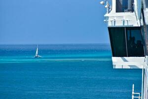 Visualizza per il molo a partire dal crociere nave Oranjestad, aruba, regno di il Olanda foto