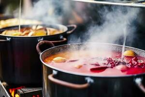 bevande frutta e frutti di bosco caldo vin brulé vino nel pentole con vapore nel strada cibo mercato. generativo ai foto