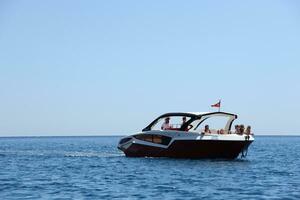 antalya, tacchino - Maggio 15, 2021 lussuoso gonfiabile costola velocità barca crociera nel mediterraneo in profondità mare foto