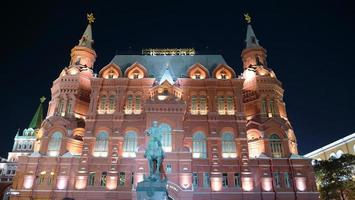 architettura in piazza rossa cremlino di mosca di notte, russia foto