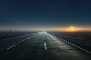 vuoto asfalto strada a notte con stelle e Luna nel il cielo, panoramico Visualizza di il vuoto autostrada attraverso il i campi nel un' nebbia a notte. chiaro di luna, chiaro cielo. Alba. Europa, ai generato foto