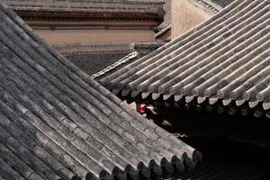 tetto di tegole nel museo delle arti popolari di tianshui casa popolare hu shi, gansu china foto