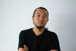 adulto asiatico uomo indossare nero maglietta foto