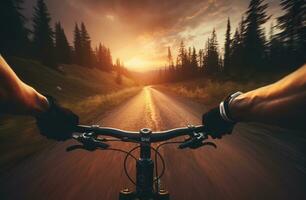generativo ai, montagna bike uomo equitazione su bicicletta nel montagne foresta paesaggio, ciclista foto