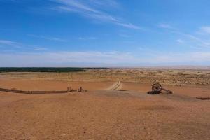 vista del paesaggio dell'antico passo yangguan in gansu china foto