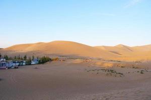 bella vista del paesaggio al tramonto del deserto in dunhuang gansu china. foto