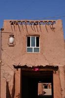 vecchia casa residenziale nella valle del villaggio di Tuyoq, nella provincia dello Xinjiang, in Cina. foto