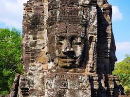 torre di fronte al tempio bayon, siem reap cambogia foto