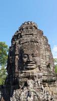 torre di fronte al tempio bayon, siem reap cambogia foto