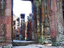 Scultura in pietra a Banteay Kdei a Siem Reap, Cambogia foto