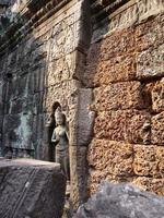 arte della scultura in pietra al tempio di ta som, siem reap cambogia.