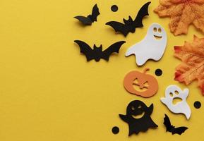 collezione di oggetti per feste di halloween che formano una cornice foto