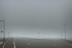 vuoto città strada coperto nel nebbia, nebbioso asfalto strada su un' inverno mattina generato di ai foto