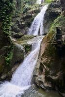 panoramico fluente cascata foto