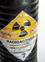 contenitore in acciaio di materiale radioattivo foto