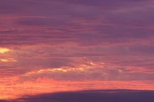 bellissimo sfondo con il cielo durante il tramonto o l'alba foto