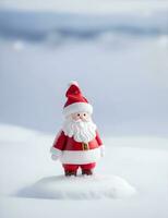 minimalista stile Santa Claus Bambola su un' mucchio di neve. ai generativo foto