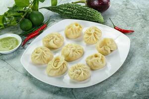 nepalese al vapore Ravioli momo con salse foto