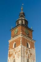 torre del municipio sulla piazza principale di cracovia foto