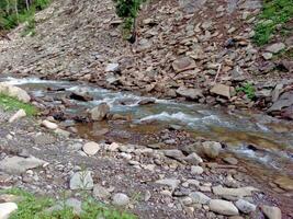 montagna fiume ruscello foto