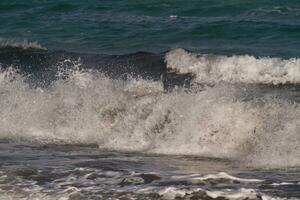 onde del mare sul Mar Mediterraneo foto