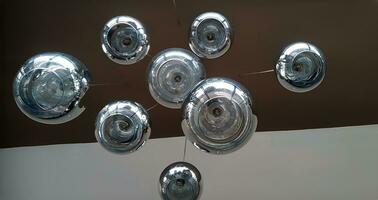 moderno lampadario sfondo, il giro lampade al di sopra di soffitto modello foto