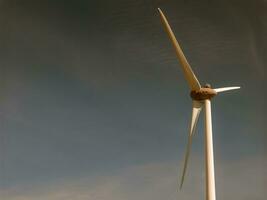 vento energia pianta rotore vicino Visualizza. energia eolica Generatore. verde energia, eco amichevole industria concetto foto