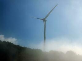 vento energia pianta rotore vicino Visualizza. energia eolica Generatore. verde energia, eco amichevole industria concetto foto