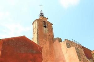 vista del bellissimo villaggio roussillon francia foto