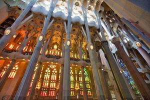 all'interno della sagrada familia, spagna foto