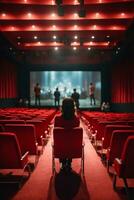 cinema auditorium con rosso posti a sedere e proiettore schermo. indietro Visualizza di irriconoscibile persone seduta nel cinema sala. ai generativo foto