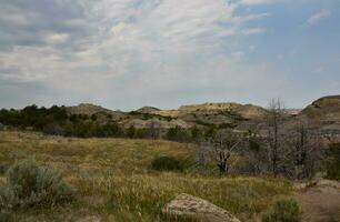 di spessore nuvole al di sopra di un' panoramico rurale paesaggio nel il dakotas foto