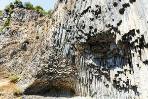 basalto muri di garni gola nel Armenia foto