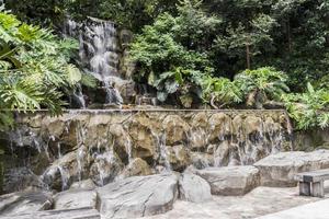 bellissima cascata perdana botanical gardens kuala lumpur in malesia. foto