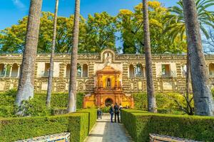 esterno e giardino di vero alcazar destinazione nel sevilla foto