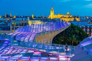 giralda Torre e siviglia Cattedrale nel città vecchia Spagna foto