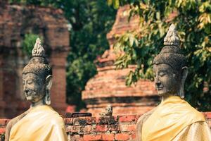 antico Budda statua a wat yai chaimongkol nel il storico città, ayutthaya, Tailandia foto