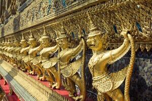 Golden Garuda di Wat Phra Kaew a Bangkok, in Thailandia foto